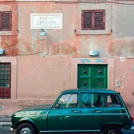 Trastevere Via Del Moro *