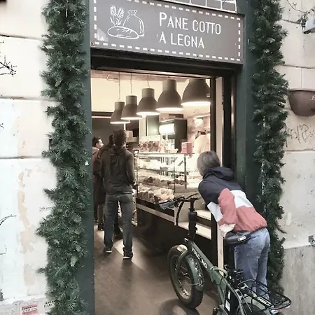 Trastevere Via Del Moro *